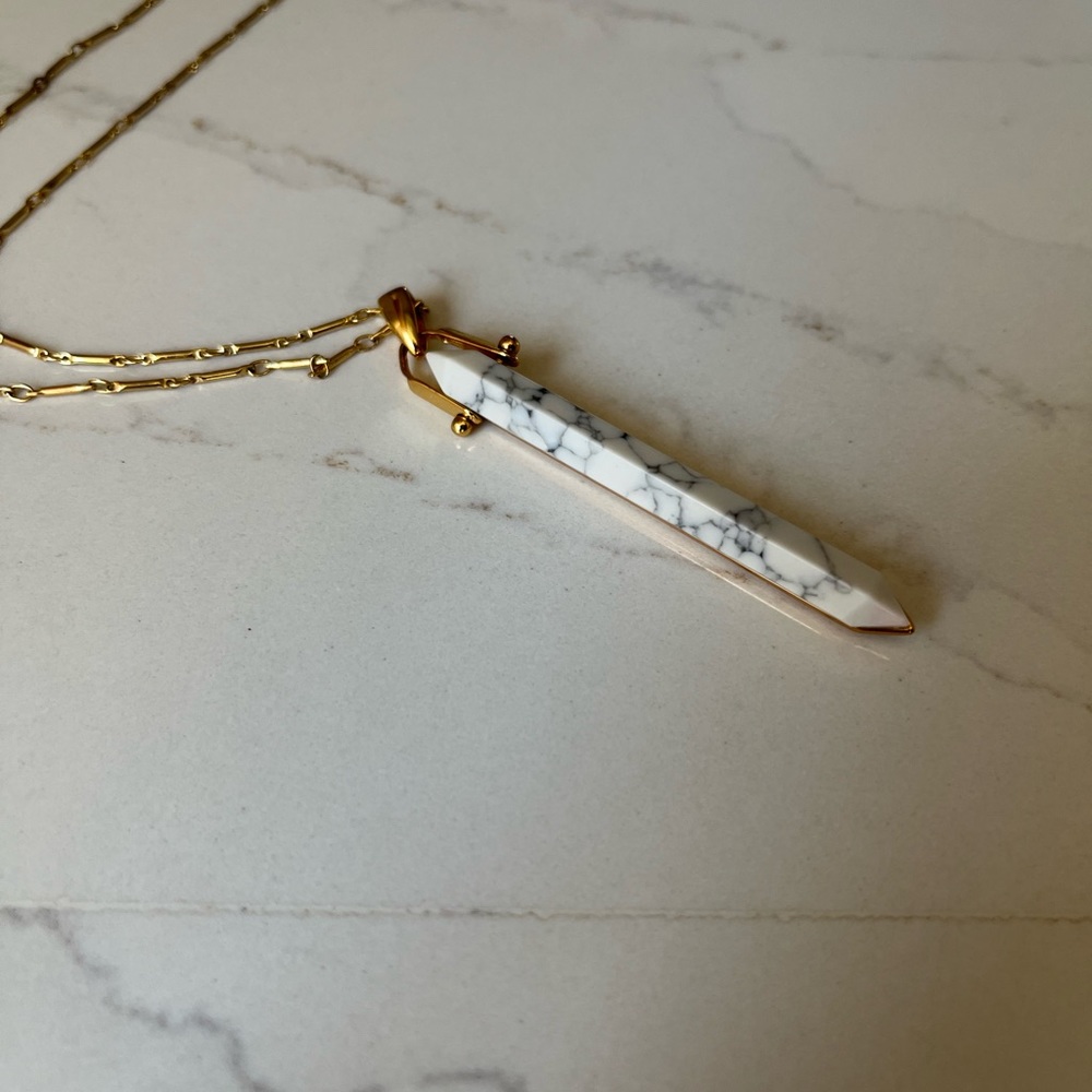 Stella & Dot gold and calcite rebel pendant